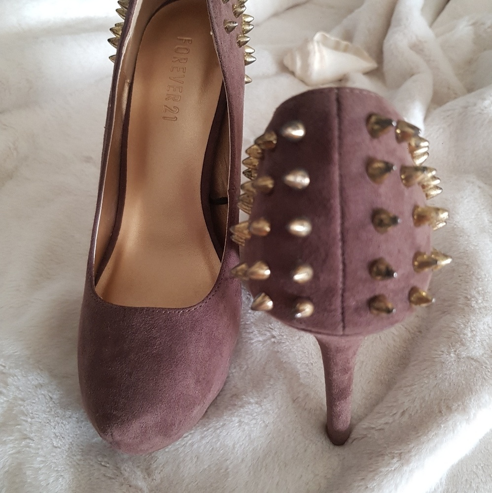Forever 21 Suede Studded pumps
